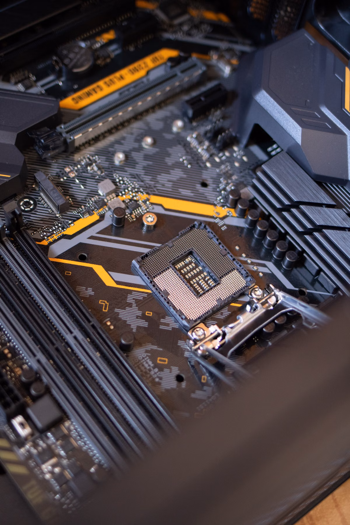 2026年 Meta Compute 始動：H200 ベアメタル GPU インスタンスと容器化ホスティングの決定的な違い